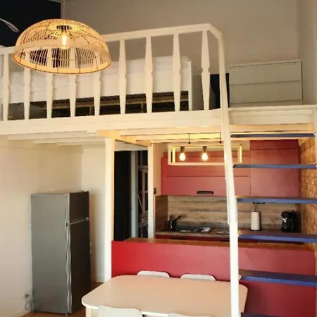 Mezzanine With Balcony In شقة لي سابلِ دولونْ